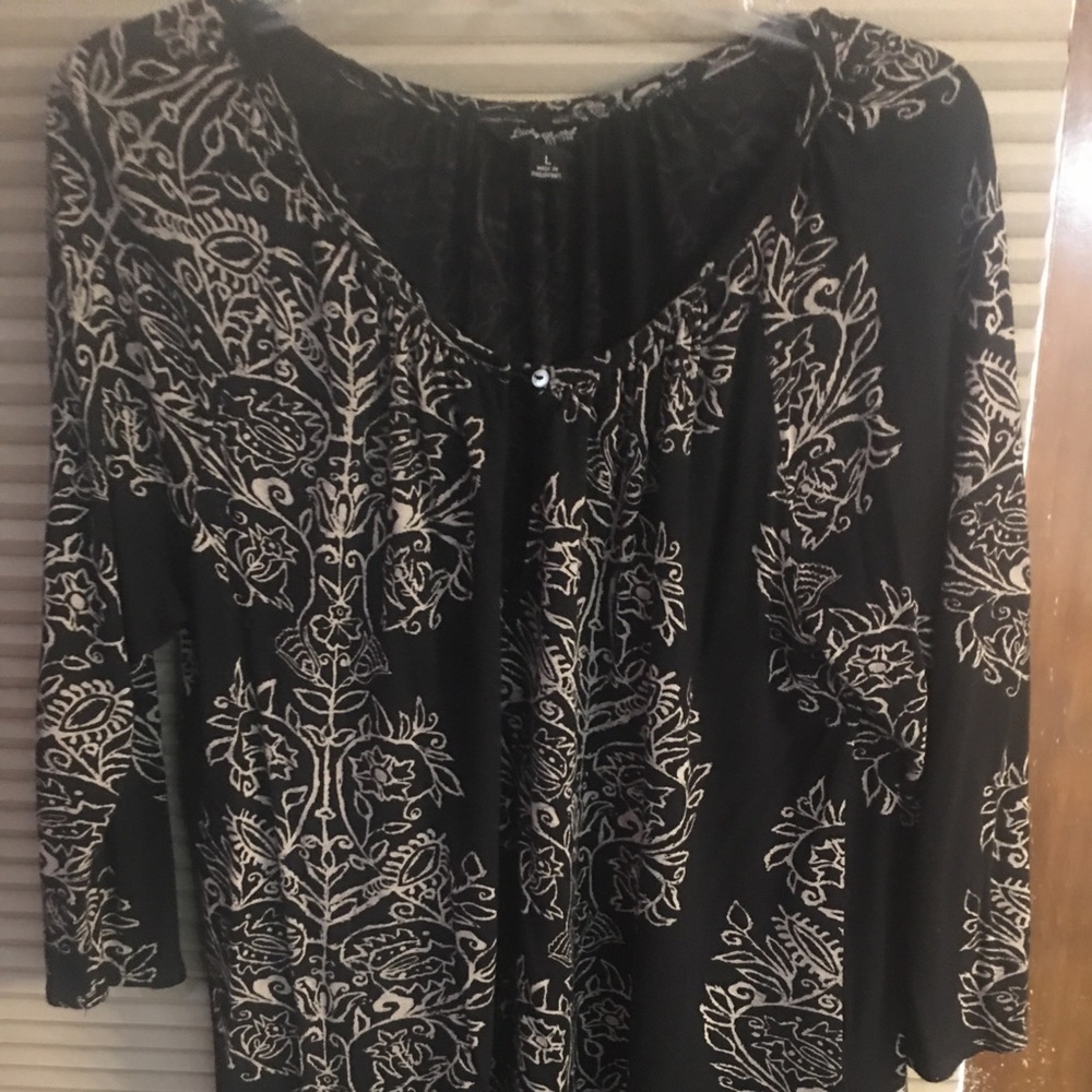 Very light Black with goldlike designs